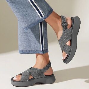 Nwot Vivaia AdaptAll™ Sport Sandals (Kara)